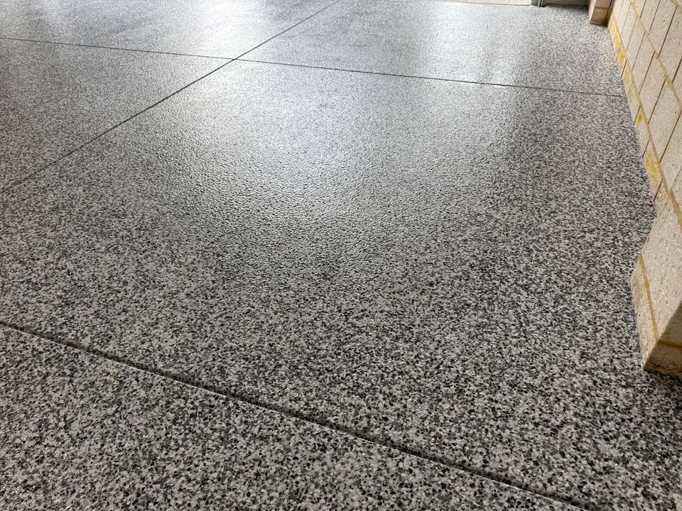 Grey and white flake epoxy garage floor