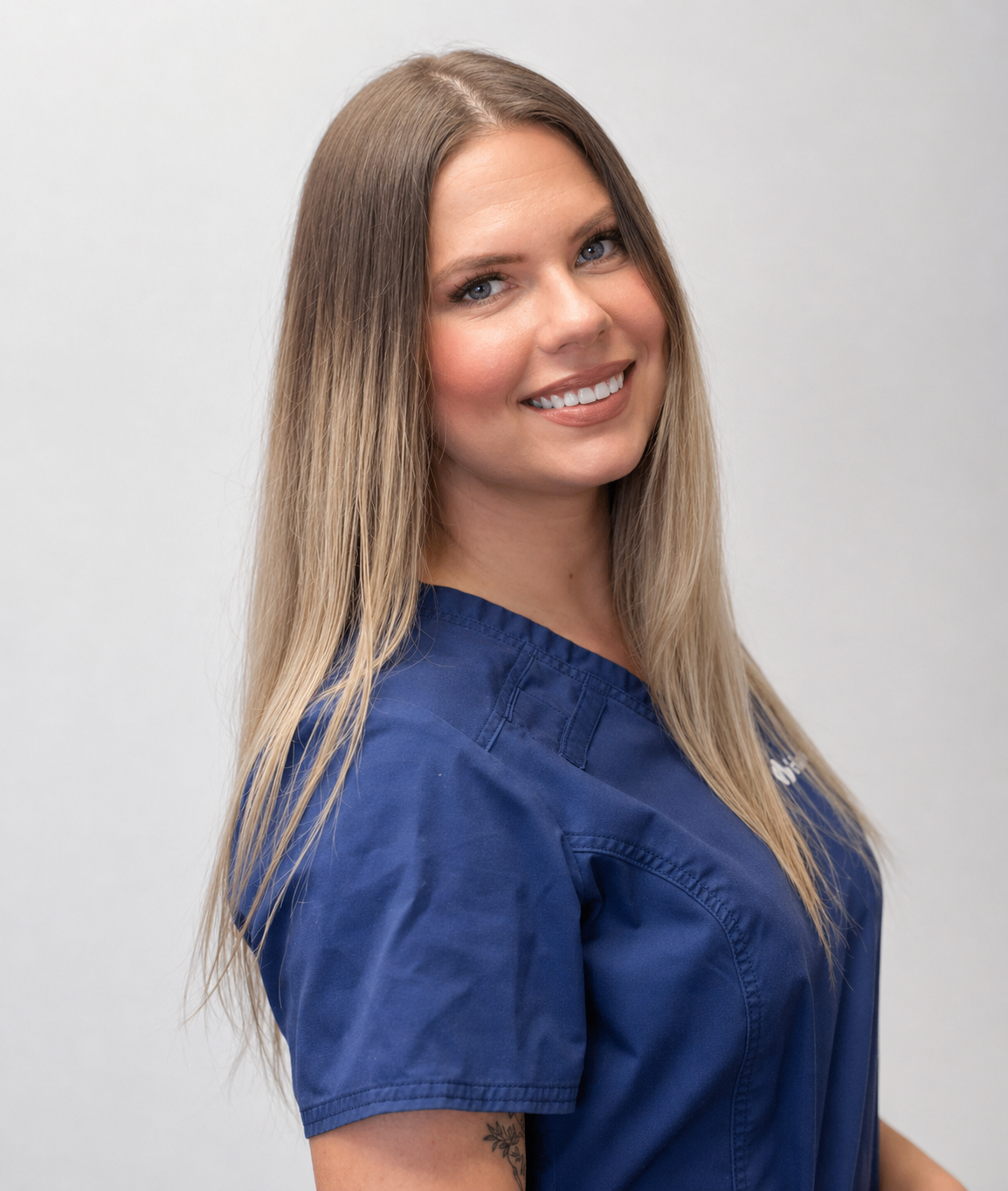 Dr. Styaszni Gina