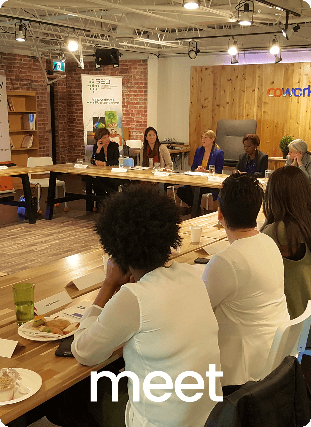 Team meeting in Coworkly collaborative workspace